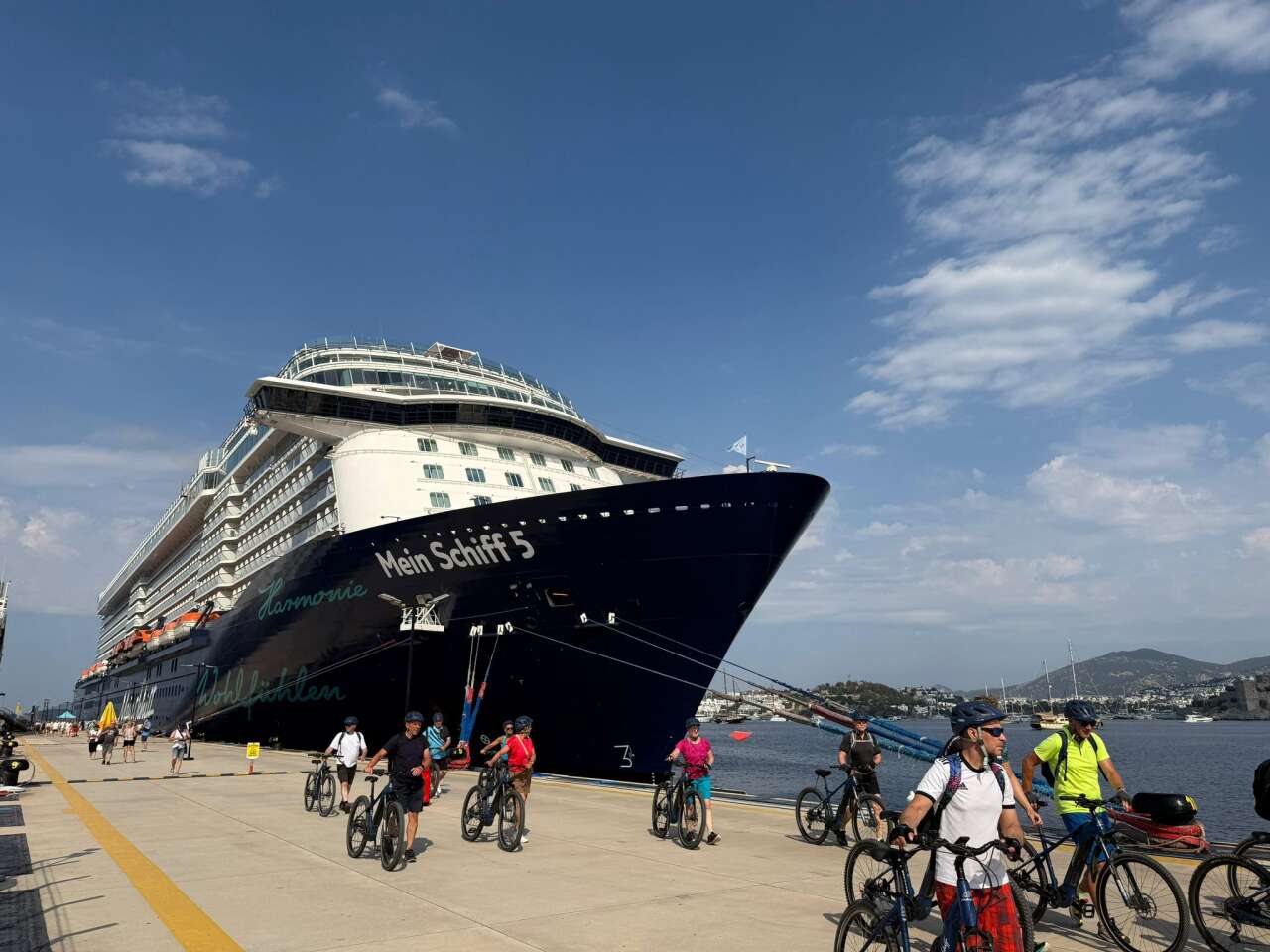 Bodrum’a Kruvaziyer Hareketliliği: İki Gemiyle 2 Bin 500’ü Aşkın Turist İlçeye Geldi 2